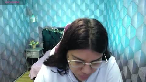 Snapshot of lindabreexlove chatting on December 31, 3:23 am online show from December 31, 3:23 am