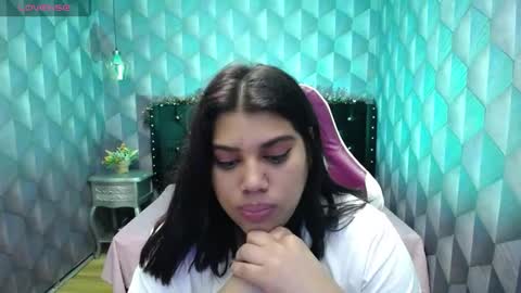 Snapshot of lindabreexlove chatting on January 4, 1:10 am online show from January 4, 1:10 am