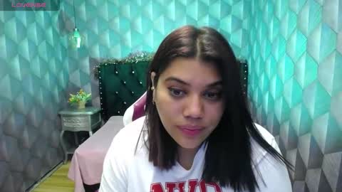 Snapshot of lindabreexlove chatting on January 4, 4:12 am online show from January 4, 4:12 am