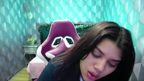 Snapshot of lindabreexlove chatting on January 5, 6:02 am online show from January 5, 6:02 am