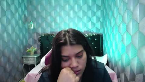 Snapshot of lindabreexlove chatting on January 5, 9:05 am online show from January 5, 9:05 am