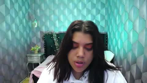 Snapshot of lindabreexlove chatting on January 6, 10:57 am online show from January 6, 10:57 am