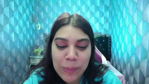 Snapshot of lindabreexlove chatting on January 7, 4:29 am online show from January 7, 4:29 am