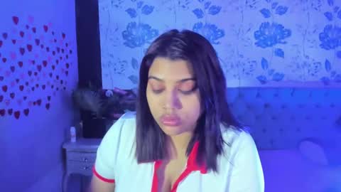 Snapshot of lindabreexlove chatting on January 18, 6:53 pm online show from January 18, 6:53 pm