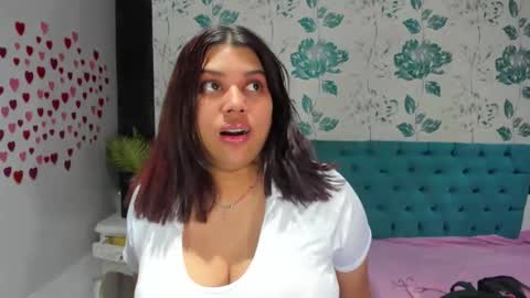 Snapshot of lindabreexlove chatting on January 22, 4:44 pm online show from January 22, 4:44 pm