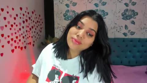 Snapshot of lindabreexlove chatting on February 2, 3:49 pm online show from February 2, 3:49 pm