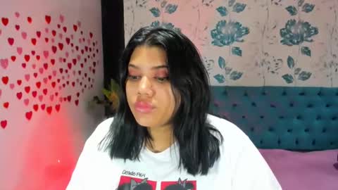 Snapshot of lindabreexlove chatting on February 2, 6:53 pm online show from February 2, 6:53 pm