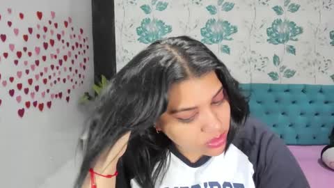 Snapshot of lindabreexlove chatting on February 3, 6:49 pm online show from February 3, 6:49 pm