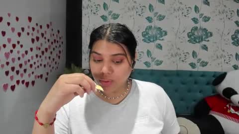 Snapshot of lindabreexlove chatting on February 20, 3:41 pm online show from February 20, 3:41 pm