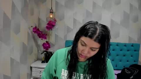 Snapshot of lindabreexlove chatting on October 18, 12:39 pm online show from October 18, 12:39 pm