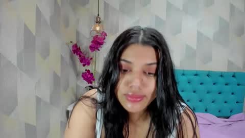 Snapshot of lindabreexlove chatting on November 2, 12:40 pm online show from November 2, 12:40 pm