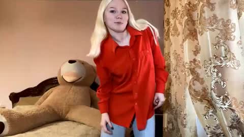 Snapshot of lindabreines chatting on November 6, 11:55 am Luna online show from November 6, 11:55 am