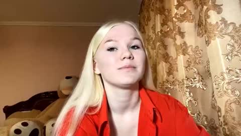 Snapshot of lindabreines chatting on November 29, 9:34 am Luna online show from November 29, 9:34 am