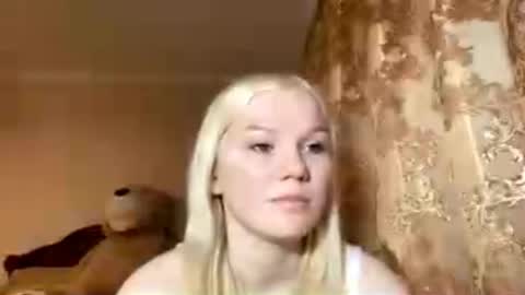 Snapshot of lindabreines chatting on December 1, 10:31 am Luna online show from December 1, 10:31 am