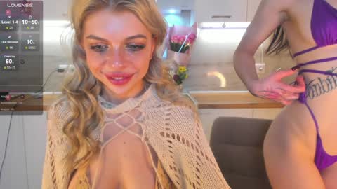 Snapshot of lindacrystalofc chatting on December 24, 11:00 pm happy new year online show from December 24, 11:00 pm