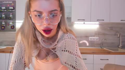 Snapshot of lindacrystalofc chatting on January 27, 5:15 pm happy new year online show from January 27, 5:15 pm