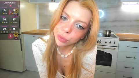 Snapshot of lindacrystalofc chatting on March 11, 11:59 pm happy new year online show from March 11, 11:59 pm