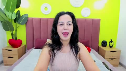 Snapshot of lindainsatiable chatting on May 18, 1:24 am Linda online show from May 18, 1:24 am