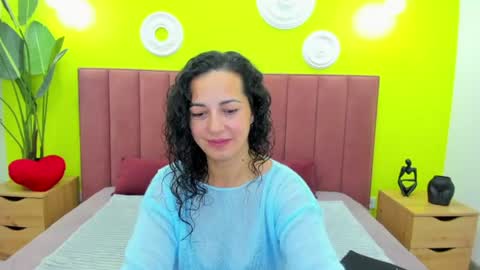 Snapshot of lindainsatiable chatting on June 12, 1:37 am Linda online show from June 12, 1:37 am