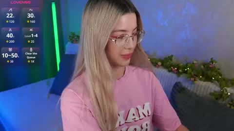 Snapshot of lindathackerr chatting on June 15, 5:48 pm Linda online show from June 15, 5:48 pm