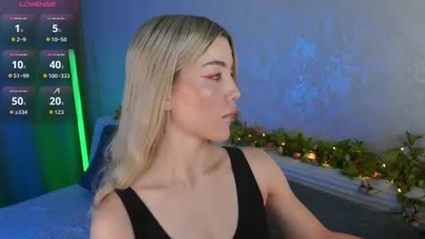 Snapshot of lindathackerr chatting on August 2, 4:22 am Linda online show from August 2, 4:22 am