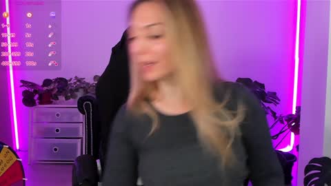 Linda  --  online show from December 14, 5:14 pm