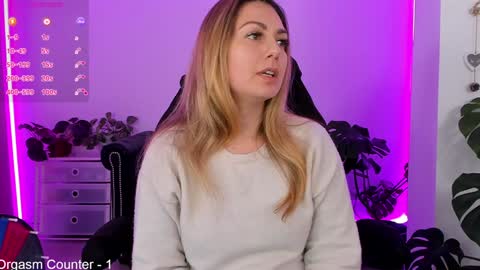 Linda  --  online show from January 7, 9:25 pm