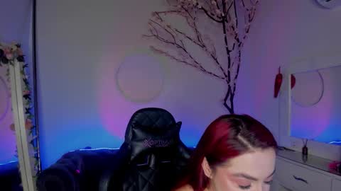 Snapshot of lindsay_khaleesi chatting on October 15, 5:51 am Lindsay    online show from October 15, 5:51 am