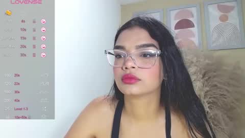 Snapshot of lindsay_sweet24 chatting on December 5, 8:11 am ana online show from December 5, 8:11 am