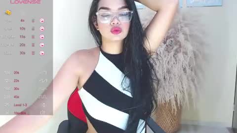 Snapshot of lindsay_sweet24 chatting on December 25, 3:28 pm ana online show from December 25, 3:28 pm