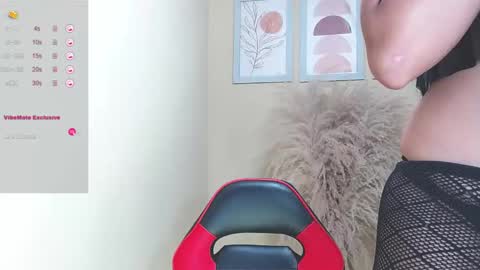 Snapshot of lindsay_sweet24 chatting on January 12, 9:30 am ana online show from January 12, 9:30 am