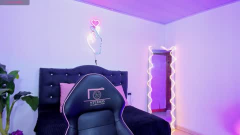 Linda  online show from March 17, 3:22 am