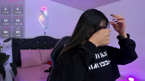 Linda  online show from April 29, 3:32 am