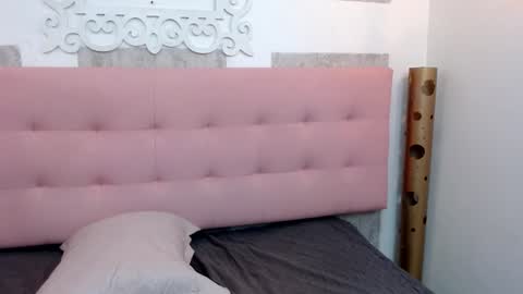  Lindsey  online show from December 10, 10:28 am