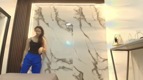  Lindsey  online show from February 9, 11:14 am