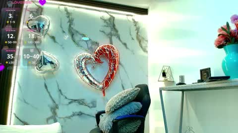  Lindsey  online show from February 16, 11:06 am