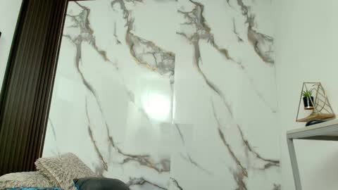  Lindsey  online show from February 21, 12:28 pm