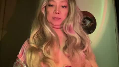 linkingqueens69 online show from June 29, 10:15 am