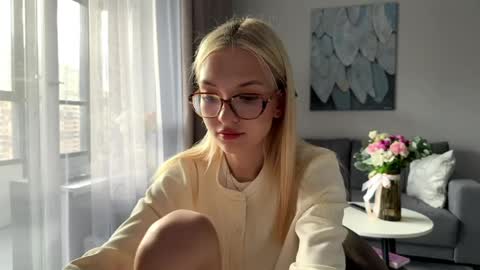 Emma online show from April 27, 3:43 pm