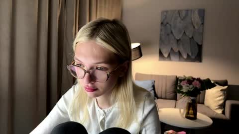 Emma online show from April 28, 6:13 pm