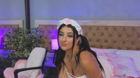 Snapshot of linoshka_1 chatting on February 27, 7:58 pm Luciana online show from February 27, 7:58 pm