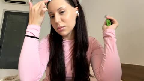 Snapshot of linseytuerk chatting on April 3, 4:32 am Anna online show from April 3, 4:32 am