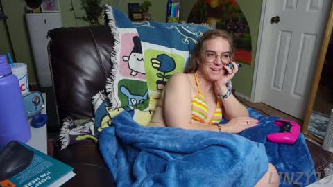 Snapshot of linzy19 chatting on February 2, 3:21 am Linzy19 online show from February 2, 3:21 am