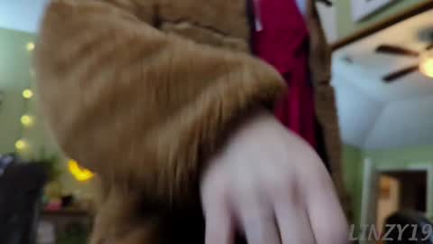 Snapshot of linzy19 chatting on February 5, 1:58 am Linzy19 online show from February 5, 1:58 am