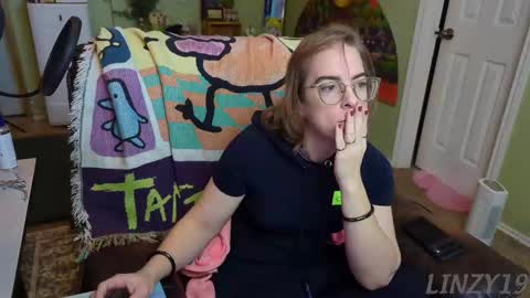 Snapshot of linzy19 chatting on February 16, 6:43 pm Linzy19 online show from February 16, 6:43 pm