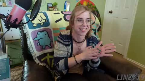 Snapshot of linzy19 chatting on February 27, 8:31 pm Linzy19 online show from February 27, 8:31 pm