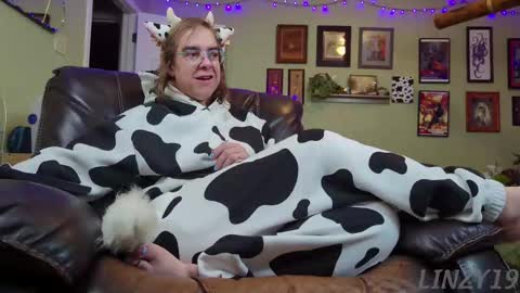 Snapshot of linzy19 chatting on November 13, 4:55 am Linzy19 online show from November 13, 4:55 am