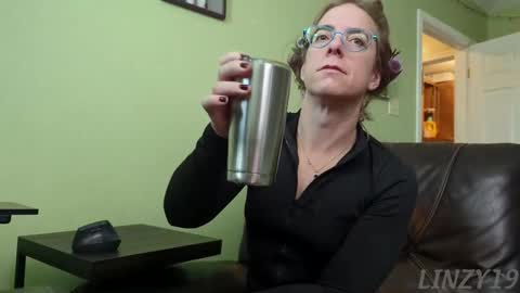 Snapshot of linzy19 chatting on December 3, 3:32 pm Linzy19 online show from December 3, 3:32 pm