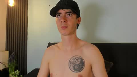 Snapshot of lio_____ chatting on March 2, 7:15 am Lio online show from March 2, 7:15 am