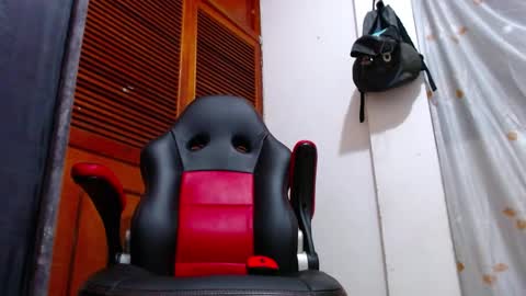 lion_grr online show from December 7, 11:23 pm